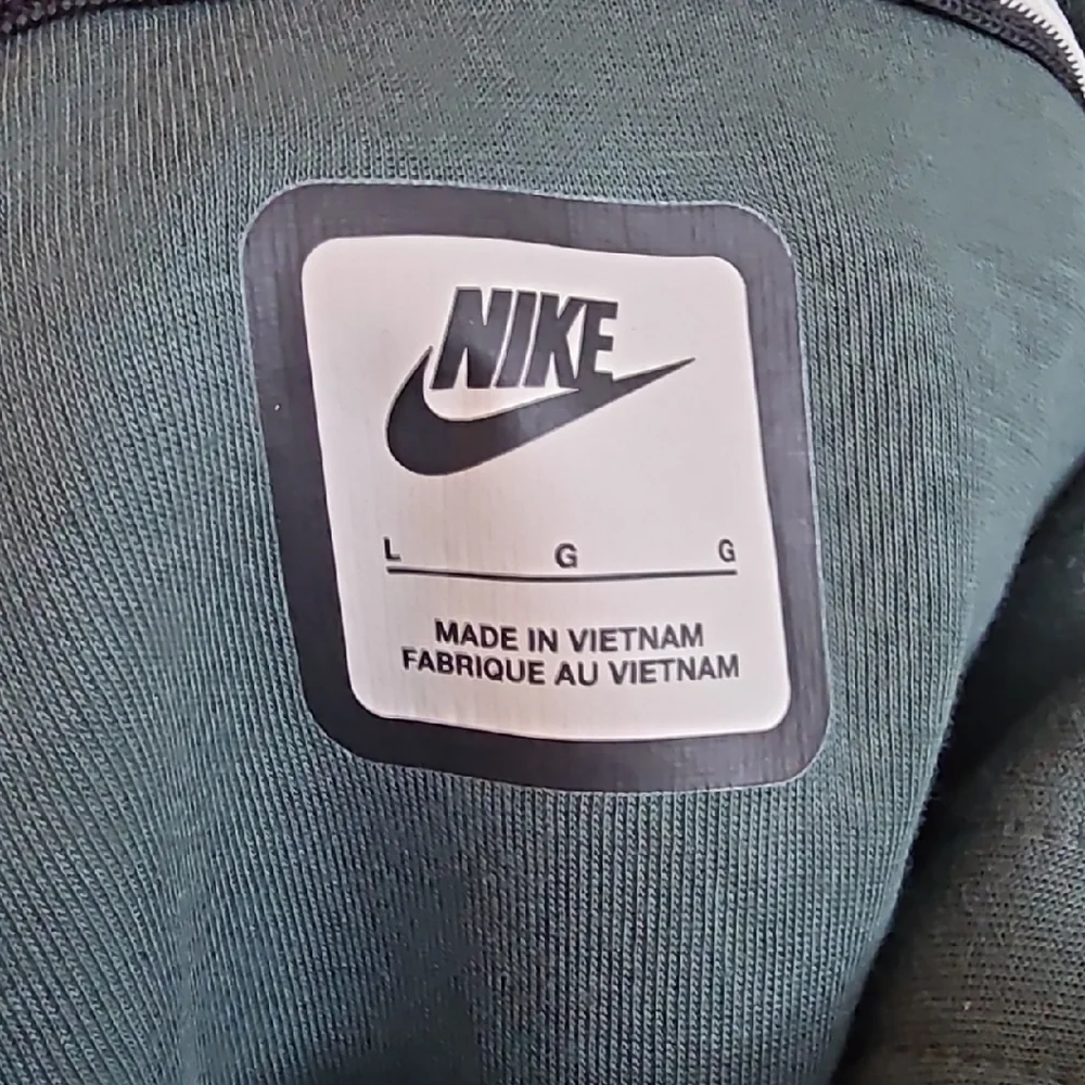 Nike Sportswear Tech Fleece Women's Oversized Hoodie - L NWT - Picture 3 of 9